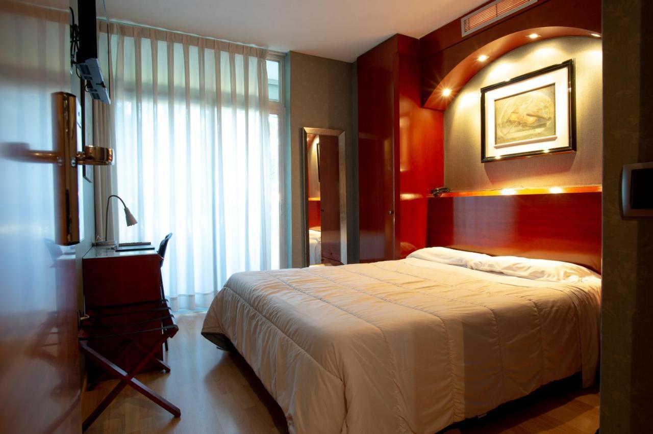 Hotel Villa De Barajas Madrid Eksteriør billede